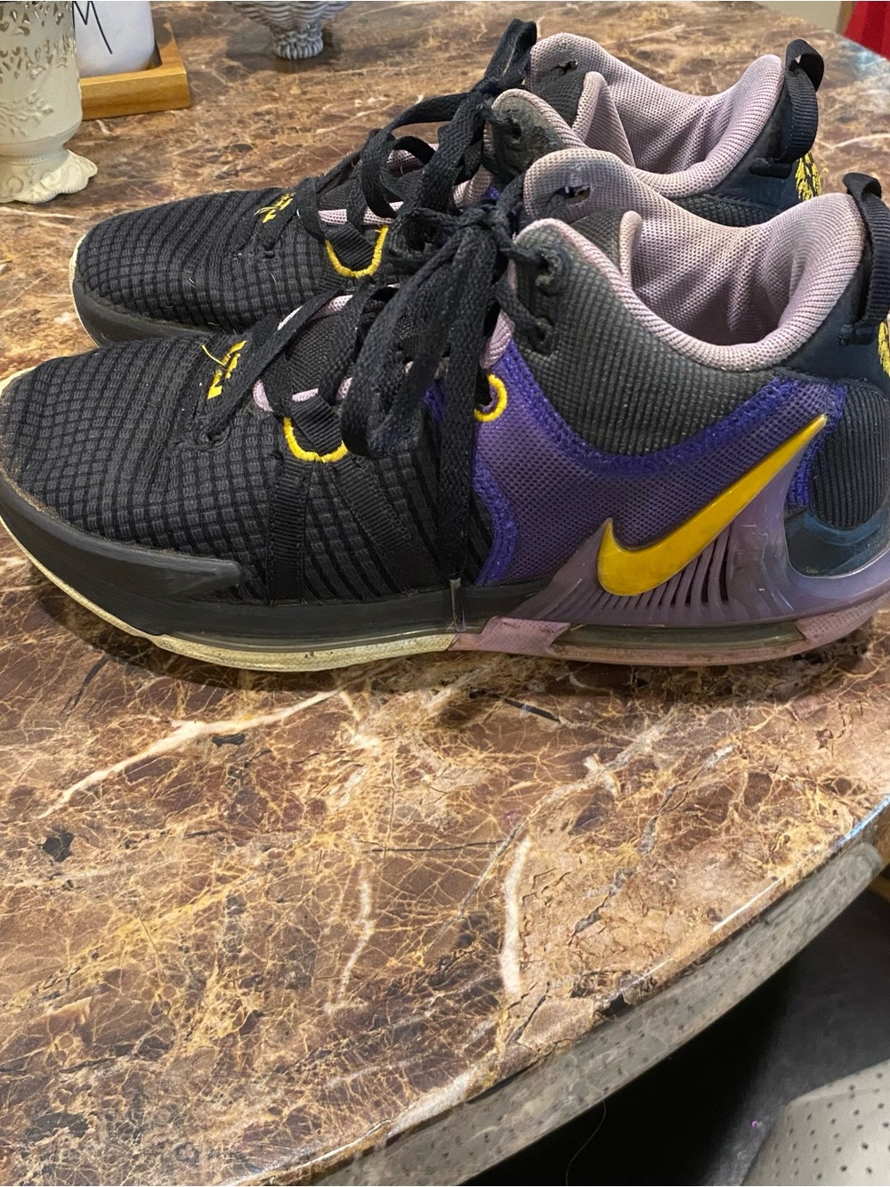 Nike LeBron Witness 7 Men’s Lakers Black & Purple Sneakers Size 8